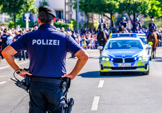 Munich, Germany - September 16: Typical German police officer at the old town in Munich on September 16, 2023. Photo by FooTToo on iStockPhoto (CC BY 4.0)